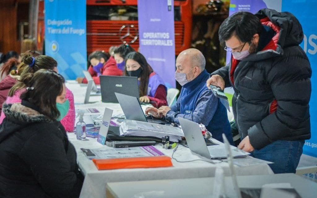 MÁS DE 250 VECINOS Y VECINAS DE USHUAIA PARTICIPARON DEL OPERATIVO  TERRITORIAL EN EL BARRIO MIRADOR DE LOS ANDES