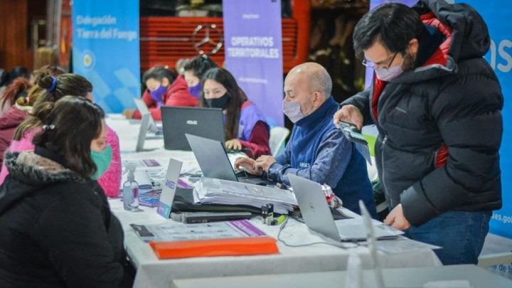 MÁS DE 250 VECINOS Y VECINAS DE USHUAIA PARTICIPARON DEL OPERATIVO  TERRITORIAL EN EL BARRIO MIRADOR DE LOS ANDES