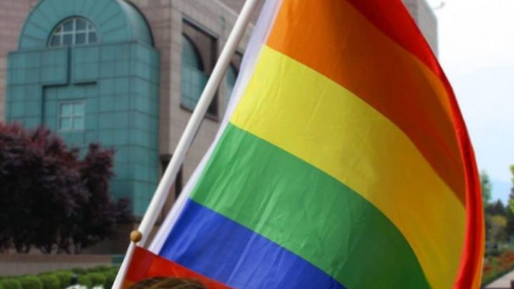 Un profesor dijo que solo existe el sexo masculino y femenino: lo suspendieron