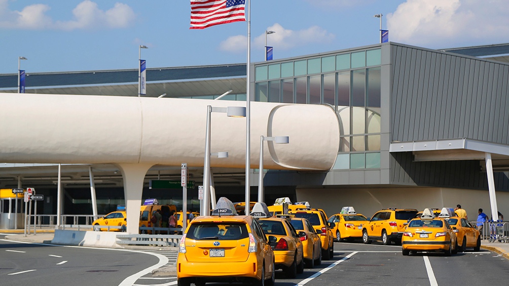 EEUU mantiene las restricciones para los viajes internacionales