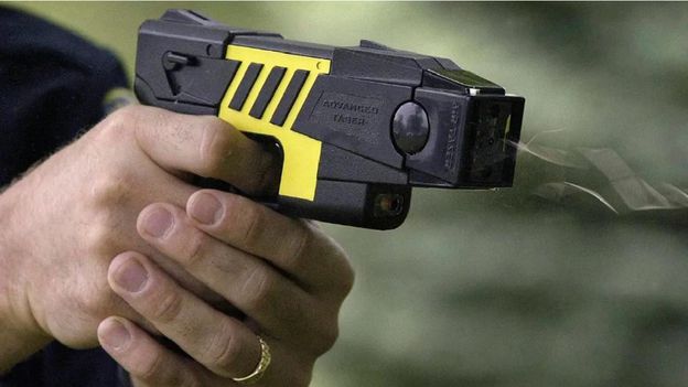 proyecto de ley para autorizar el uso de las pistolas Taser