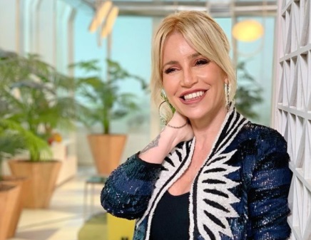 Con bikini y abrigo entreabierto, Florencia Peña desafió al frío Con bikini y abrigo entreabierto, Florencia Peña desafió al frío