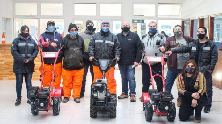 Tolhuin: Con la compra de tres motocultivadores, impulsan la producción frutihortícola