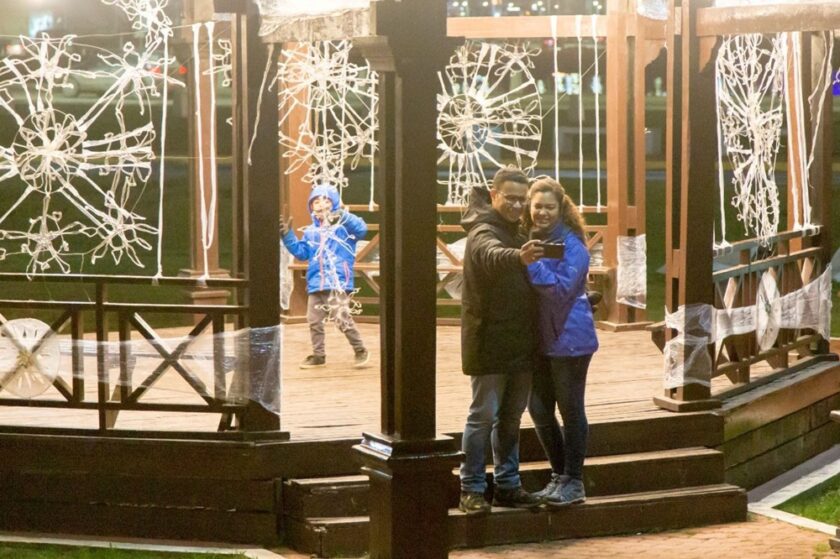 Ushuaia: Invitan a recorrer la ambientación de invierno en el Paseo de las Rosas