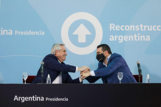 Fernández y Vuoto lanzaron el plan Conectar Igualdad y la construcción de un hogar para la tercera edad