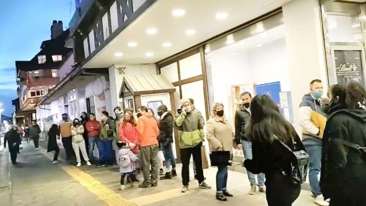 Comercio: “Tenemos muy buenas reservas para agosto, esperemos que no se caigan”, celebró Fernández