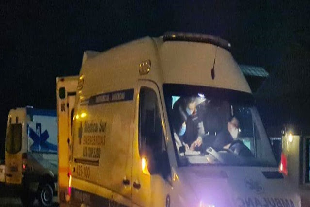 Choco con una ambulancia en emergencia la persiguió y golpeo al chofer