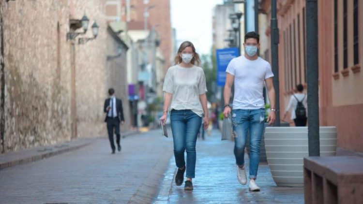 Un tarotista anticipó la fecha del final de la pandemia en Argentina: “El coronavirus se va a ir retirando”