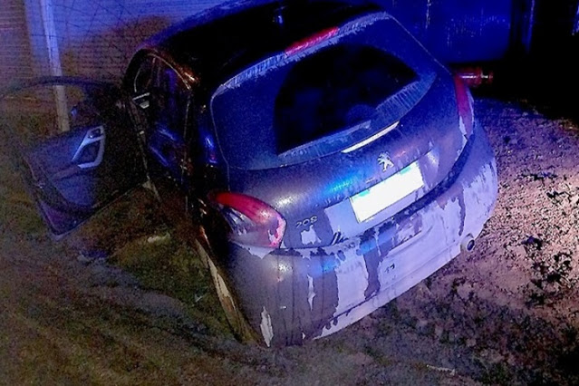 Dejo el auto encendido calentando, se lo robaron y chocaron Dejo el auto encendido calentando, se lo robaron y chocaron
