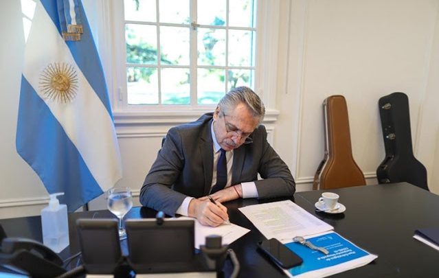 Nación decreto 5 días de duelo por los 100 mil muertos por Covid en Argentina