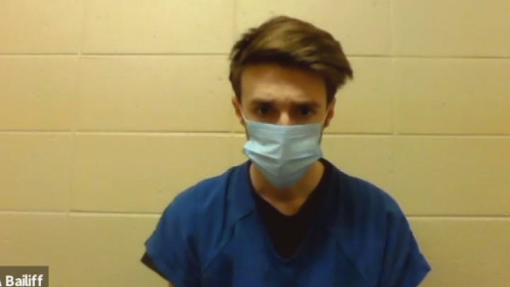 Lo acusan de desmembrar a su padre con una sierra: “No conocen la verdadera historia”