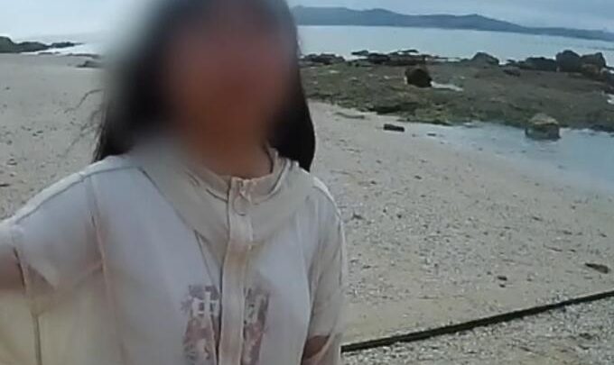 Padres envían a su hija a una isla sin luz, internet u otras personas para castigarla