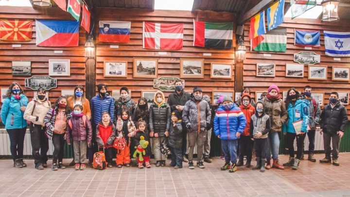 NIÑOS DE USHUAIA NAVEGARON POR EL BEAGLE Y ANDUVIERON EN EL TREN DEL FIN DEL MUNDO