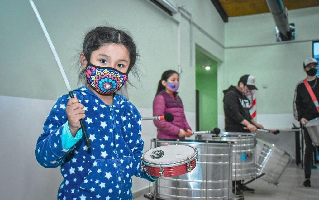 TOTAL ÉXITO EN LA PRIMERA SEMANA DEL TALLER DE PERCUSIÓN A CARGO DE “LA FAMILIA DEL TAMBOR”