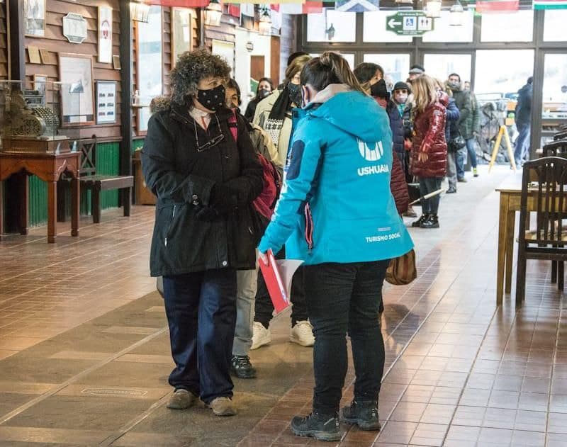 TURISMO SOCIAL: LOS ADULTOS MAYORES REALIZARON EXCURSIÓN EN EL TREN DEL FIN DEL MUNDO TURISMO SOCIAL: LOS ADULTOS MAYORES REALIZARON EXCURSIÓN EN EL TREN DEL FIN DEL MUNDO
