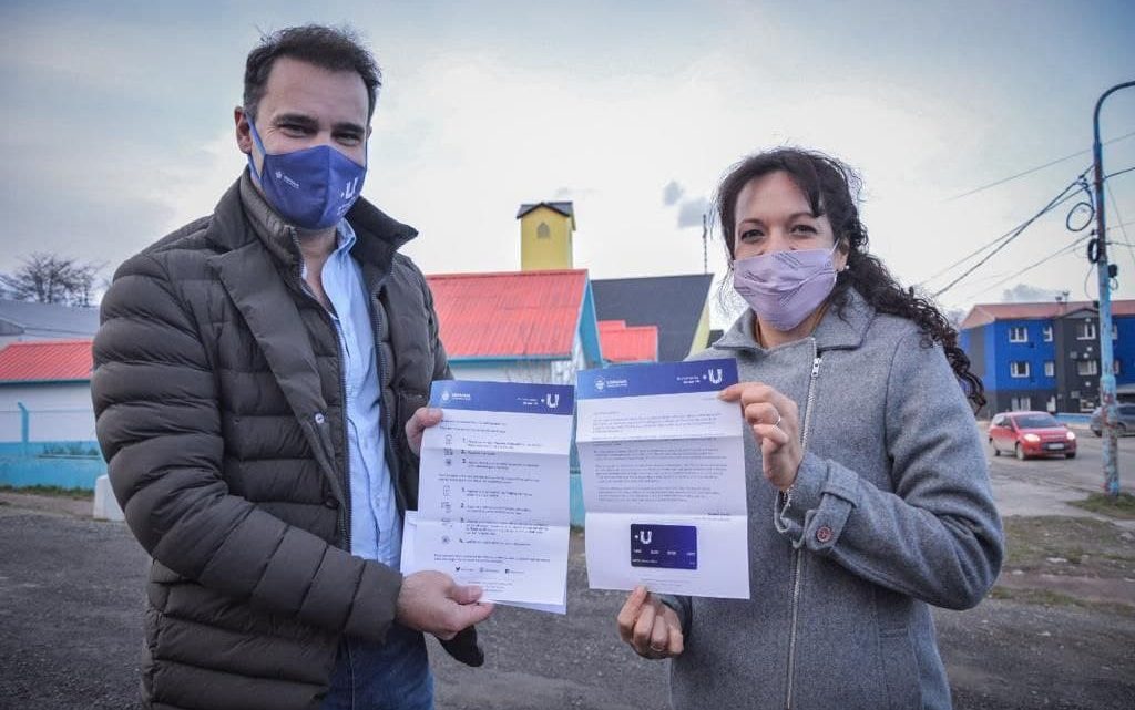 LA MUNICIPALIDAD DE USHUAIA JUNTO A LA CONCEJALA AVILA CONTINÚAN CON LA ENTREGA DE TARJETAS +U A VECINOS Y VECINAS DE LA CIUDAD LA MUNICIPALIDAD DE USHUAIA JUNTO A LA CONCEJALA AVILA CONTINÚAN CON LA ENTREGA DE TARJETAS +U A VECINOS Y VECINAS DE LA CIUDAD