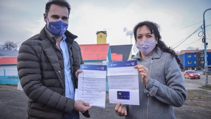 LA MUNICIPALIDAD DE USHUAIA JUNTO A LA CONCEJALA AVILA CONTINÚAN CON LA ENTREGA DE TARJETAS +U A VECINOS Y VECINAS DE LA CIUDAD