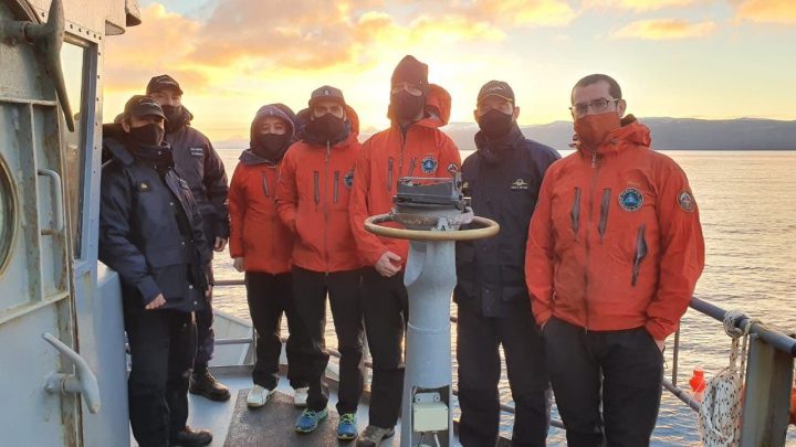 DEFENSA CIVIL MUNICIPAL Y LA ARMADA ARGENTINA REABASTECIERON LA COSTA SUR DE PENÍNSULA MITRE CON ELEMENTOS DE PRIMEROS AUXILIOS