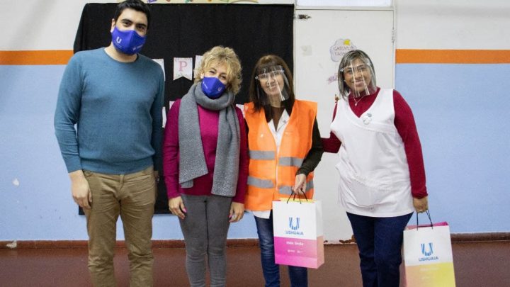 LA MUNICIPALIDAD ENTREGÓ MATERIAL DIDÁCTICO A LA ESCUELA N° 34