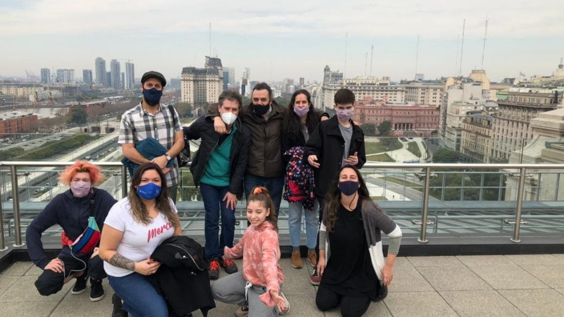 LA DELEGACIÓN DE ESCUELAS EXPERIMENTALES DE USHUAIA VISITÓ EL CENTRO CULTURAL KIRCHNER LA DELEGACIÓN DE ESCUELAS EXPERIMENTALES DE USHUAIA VISITÓ EL CENTRO CULTURAL KIRCHNER