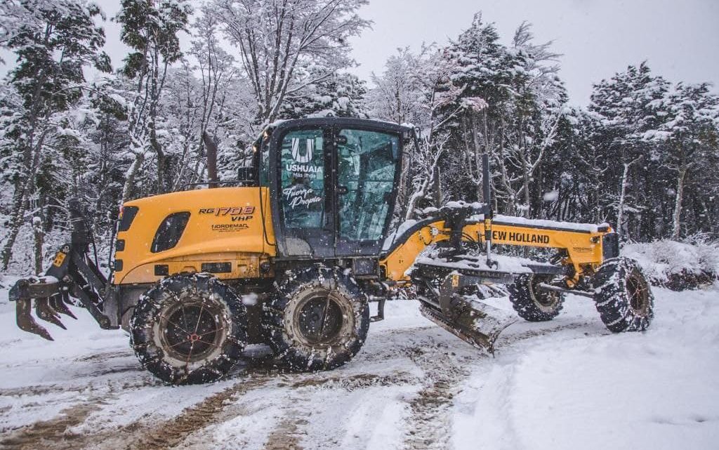 EL MUNICIPIO TRABAJA EN EL DESPEJE Y LIMPIEZA DE NIEVE PARA GARANTIZAR LA TRANSITABILIDAD VIAL Y PEATONAL