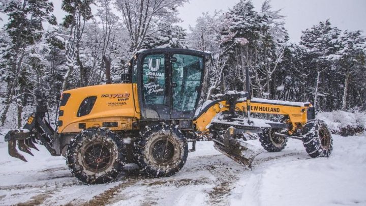 EL MUNICIPIO TRABAJA EN EL DESPEJE Y LIMPIEZA DE NIEVE PARA GARANTIZAR LA TRANSITABILIDAD VIAL Y PEATONAL