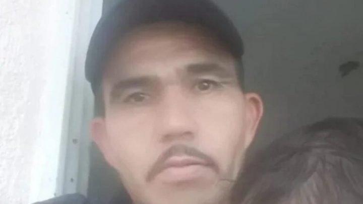 Se quedó sin trabajo, pegó su currículum en la calle y recibió una importante oferta