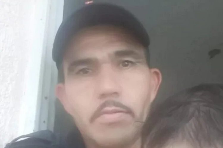 Se quedó sin trabajo, pegó su currículum en la calle y recibió una importante oferta Se quedó sin trabajo, pegó su currículum en la calle y recibió una importante oferta