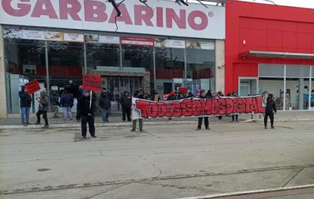 Aniversario con reclamo de trabajadores de Digital Fueguina, Tecnosur y Garbarino