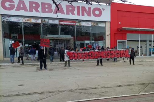 Aniversario con reclamo de trabajadores de Digital Fueguina, Tecnosur y Garbarino