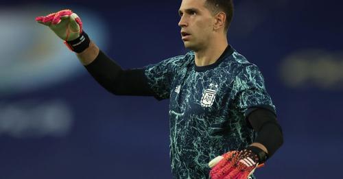 Dibu Martínez, el héroe ante Colombia, fue papá hace cuatro días y aún no conoció a su hija
