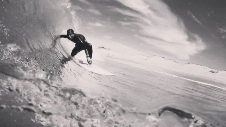 Un surfista murió al caer desde lo alto de una ola