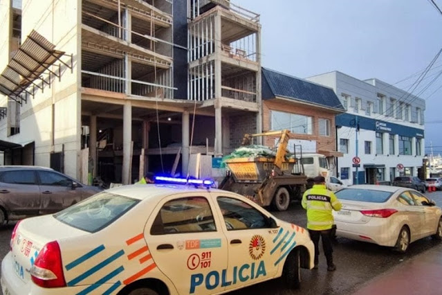 Un hombre herido luego que un camión con volquete le aplastara el pie