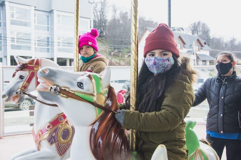 NIÑOS Y NIÑAS DEL JARDÍN “TRENCITO NEVADO” VISITARON LA CALESITA MUNICIPAL DE USHUAIA NIÑOS Y NIÑAS DEL JARDÍN “TRENCITO NEVADO” VISITARON LA CALESITA MUNICIPAL DE USHUAIA