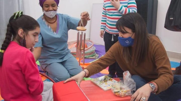 EL MUNICIPIO ENTREGÓ JUGUETES A NIÑOS Y NIÑAS QUE ASISTEN A LA TERAPIA ASISTIDA CON PERROS