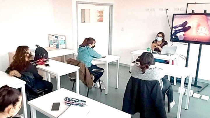 Galichini: “Nos da esperanza y orgullo que nuestros jóvenes se perfeccionen”