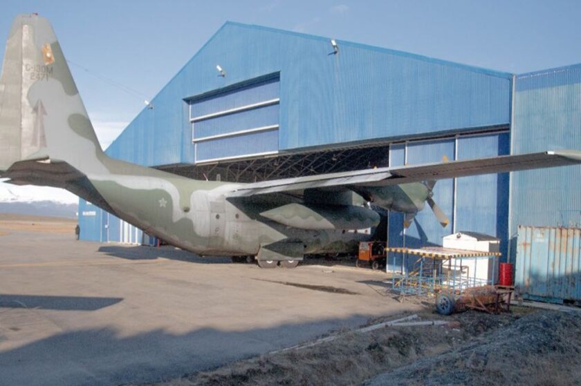 La provincia asiste a una Aeronave de la Fuerza Aérea brasilera que abastece a Base Antártica