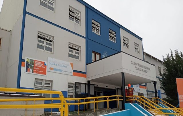 Un grupo de padres reclaman por falta de clases en la EPET en Ushuaia