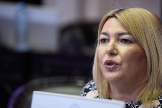 Bertone destacó la llegada de 3640 dosis de Moderna para adolescentes