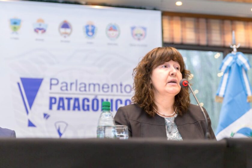 Urquiza anunció el inicio de los estudios para concretar el cruce al continente por aguas argentinas