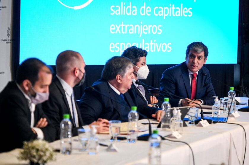 “No podemos encontrar a dónde fueron a parar los 44 mil millones de U$S que recibió Macri del FMI”