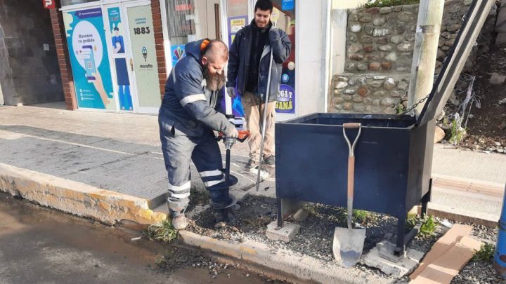 LA MUNICIPALIDAD DE USHUAIA REALIZA UN TRABAJO PERMANENTE DE SEÑALAMIENTO VIAL EN TODA LA CIUDAD