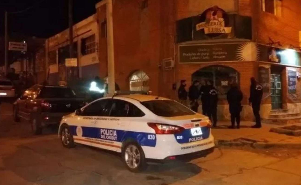 Chubut: dos hermanos de 12 y 16 años mataron a su papá de una puñalada en el pecho Chubut: dos hermanos de 12 y 16 años mataron a su papá de una puñalada en el pecho