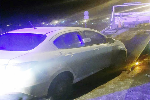 Pareja detenida luego de chocar auto estacionado en la madrugada en Ushuaia Pareja detenida luego de chocar auto estacionado en la madrugada en Ushuaia