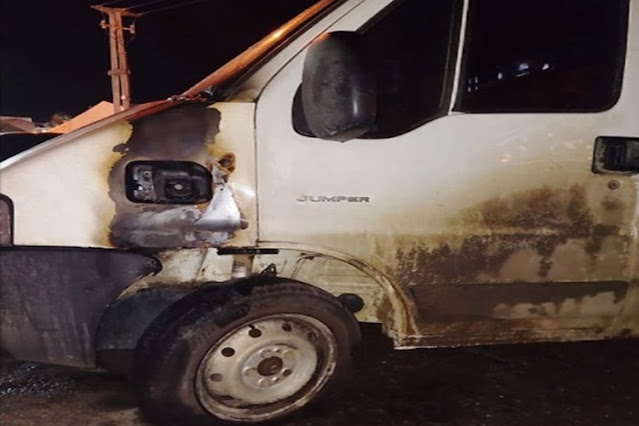 Incendio intencional en la madrugada de un utilitario