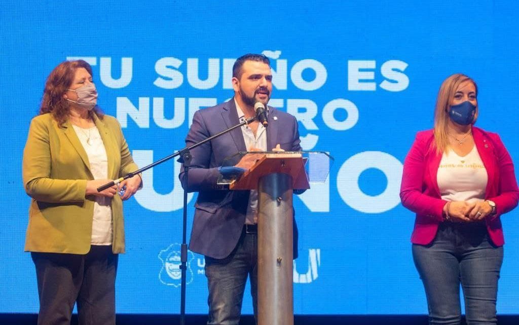 VUOTO Y YUTROVIC ENTREGARON LOS PRIMEROS CRÉDITOS CASA PROPIA DE LA CIUDAD