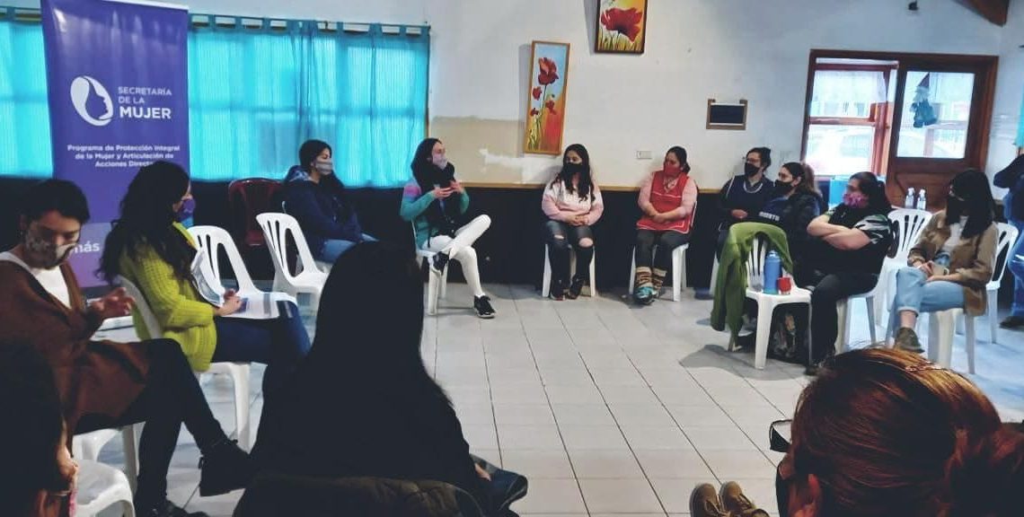 EL EQUIPO DE LA SECRETARÍA DE LA MUJER SE REUNIÓ CON LA JUNTA VECINAL DEL BARRIO KAUPEN