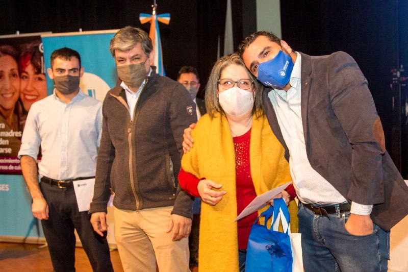 VUOTO Y RODRIGUEZ PARTICIPARON DE LA ENTREGA DE LAS PRIMERAS 50 JUBILACIONES A MUJERES CON RECONOCIMIENTO DE APORTES VUOTO Y RODRIGUEZ PARTICIPARON DE LA ENTREGA DE LAS PRIMERAS 50 JUBILACIONES A MUJERES CON RECONOCIMIENTO DE APORTES
