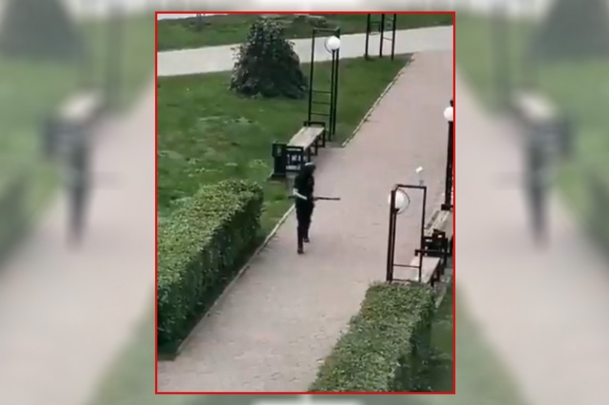 Un estudiante mató a tiros al menos a seis personas en una universidad Un estudiante mató a tiros al menos a seis personas en una universidad