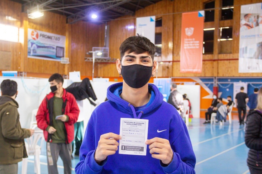 COVID-19: 1.854 Jóvenes de 17 años recibieron este viernes la primera dosis de vacuna en la provincia COVID-19: 1.854 Jóvenes de 17 años recibieron este viernes la primera dosis de vacuna en la provincia